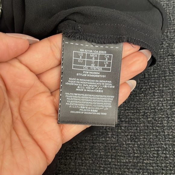 Guess - Picture 4 of 4